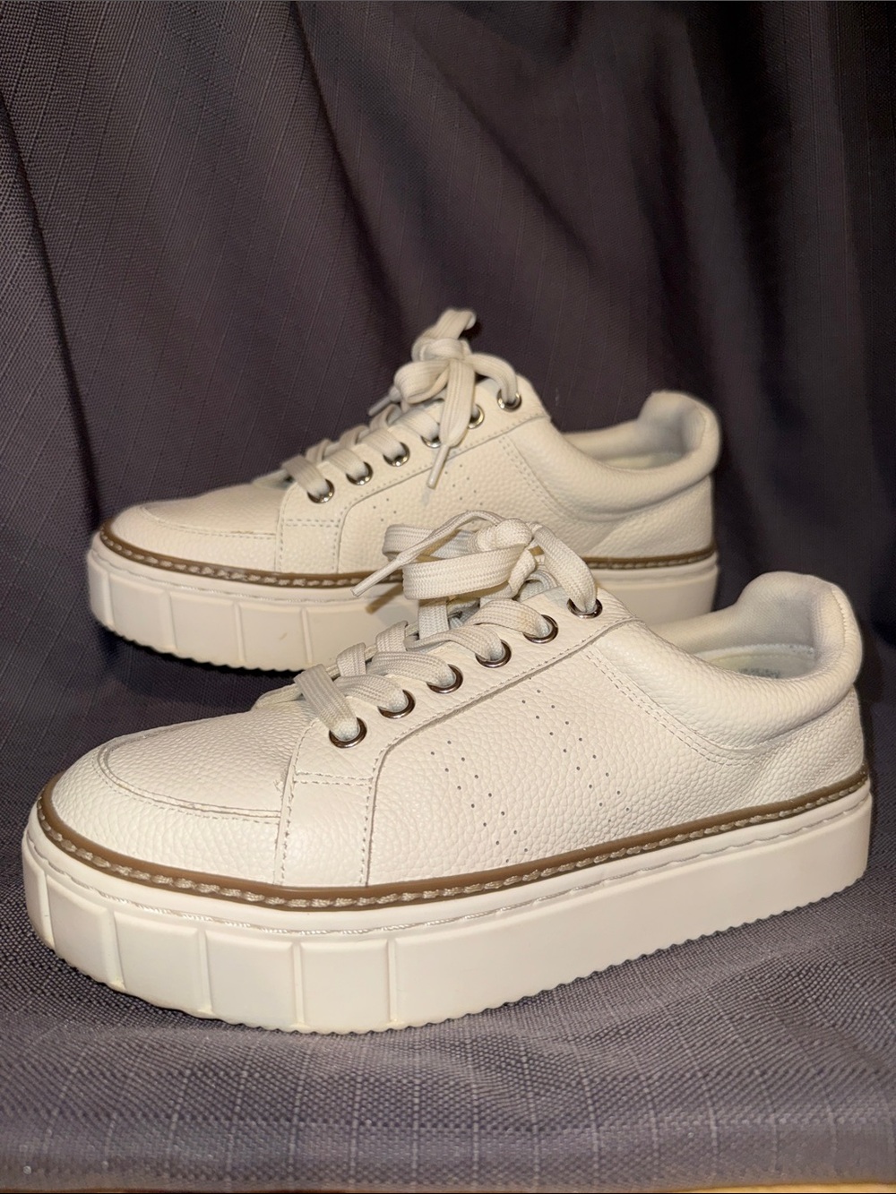 White Vince Camuto Rezelli platform sneakers